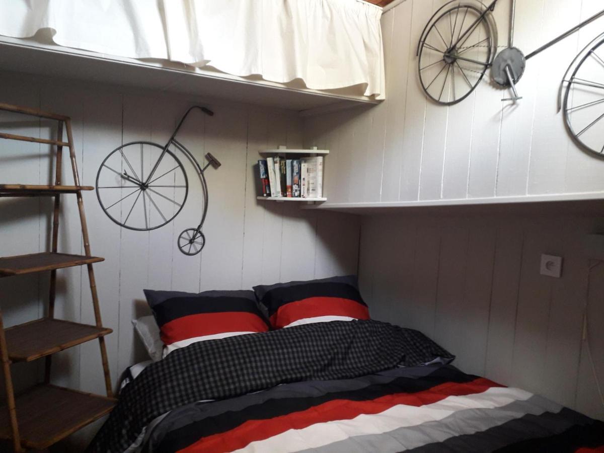Bed and Breakfast Peniche Caroline Capestang Esterno foto