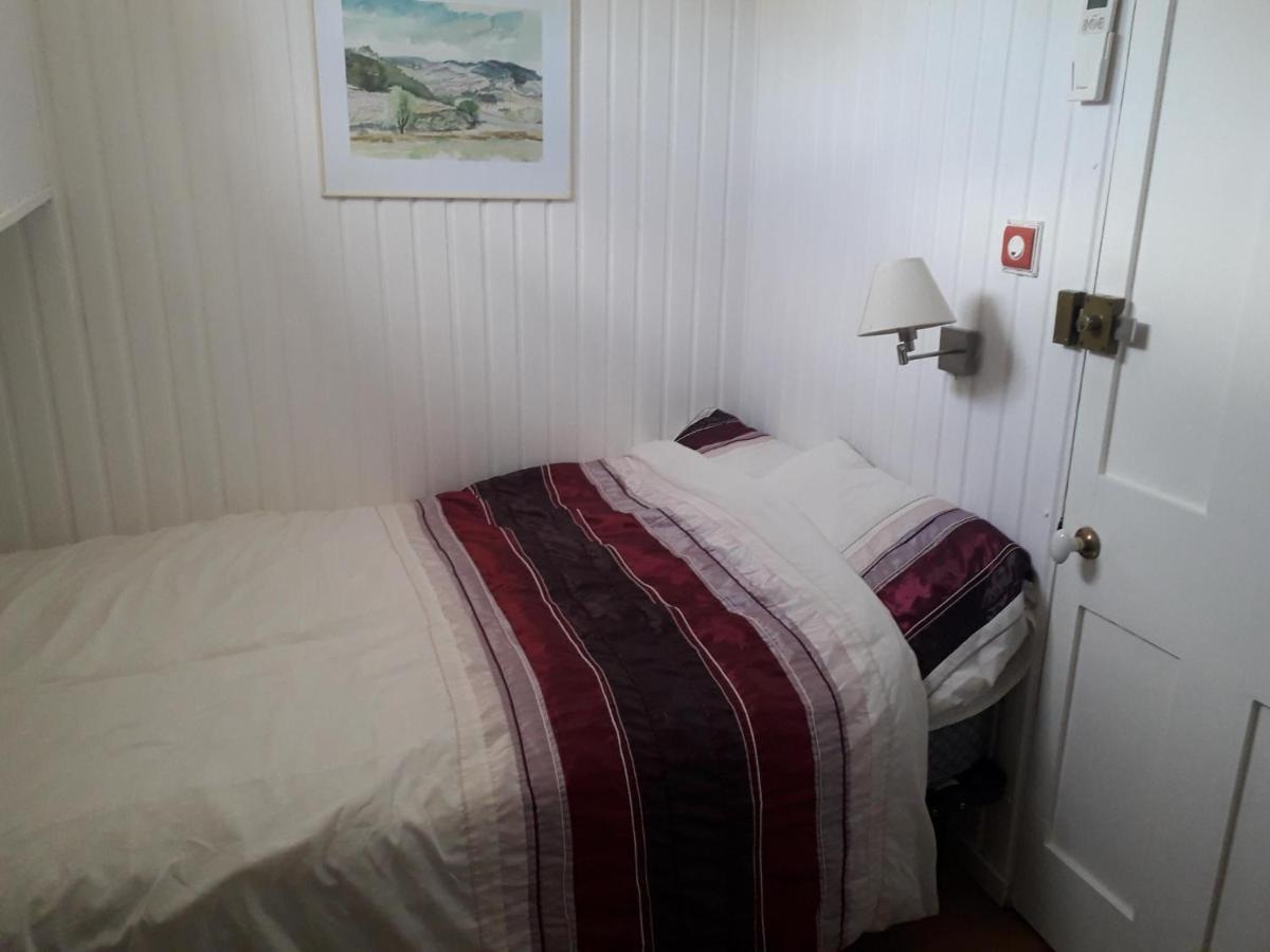 Bed and Breakfast Peniche Caroline Capestang Esterno foto
